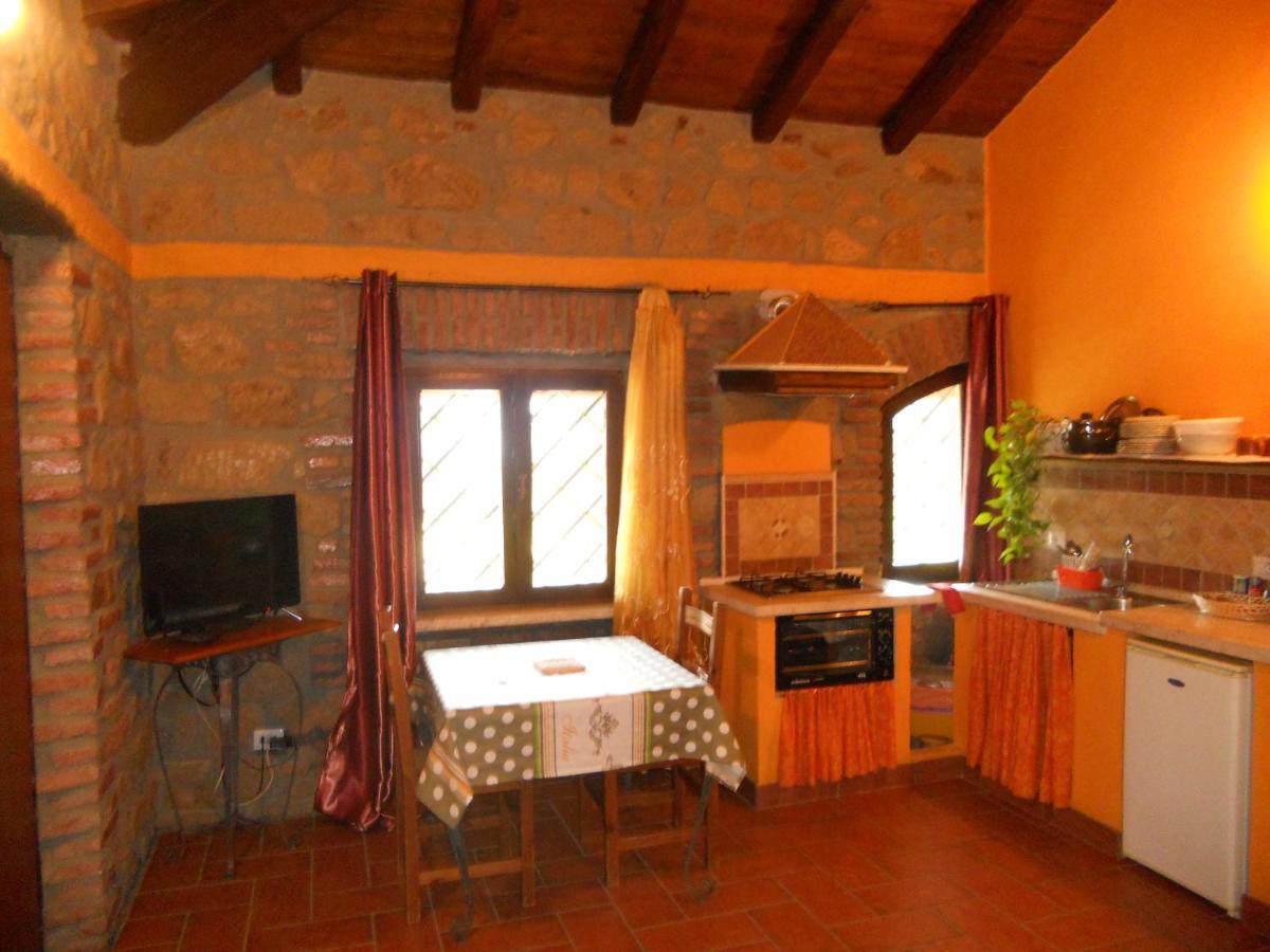 נמי Agriturismo Le Grotte מראה חיצוני תמונה